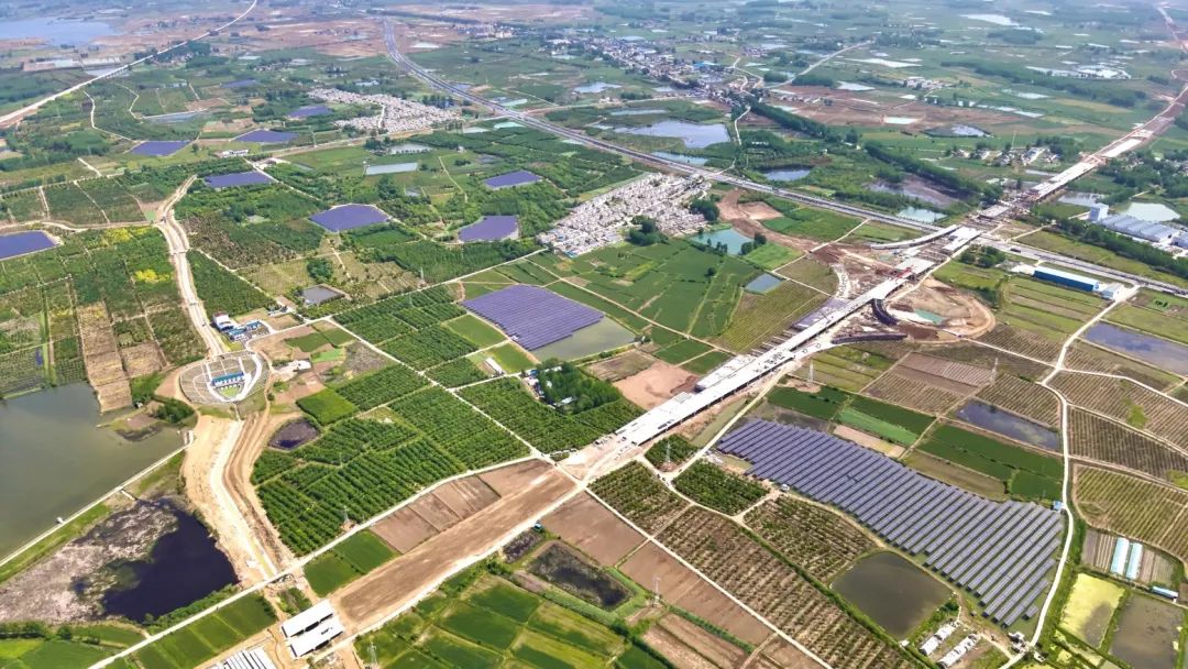 闲置坑塘变身“聚光盆”|乐天堂fun88集团安徽肥东一期134MW项目成功并网发电！